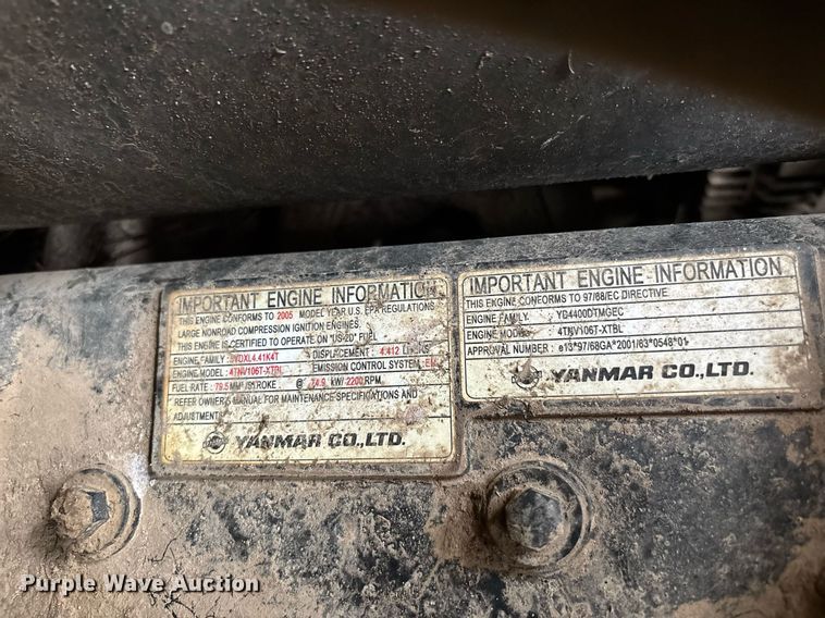 image for item DW7164 2005 Gehl CTL 80 tracked skid steer loader