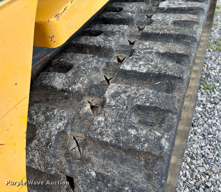 image for item DW7164 2005 Gehl CTL 80 tracked skid steer loader