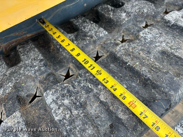 image for item DW7164 2005 Gehl CTL 80 tracked skid steer loader