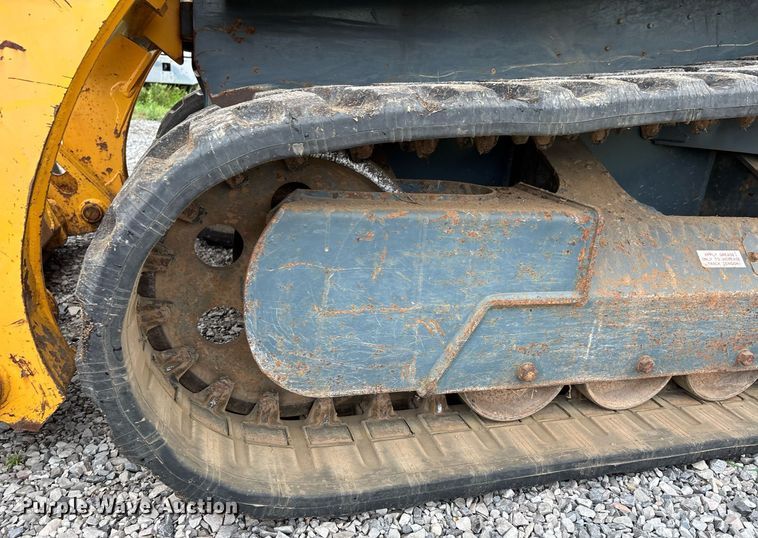 image for item DW7164 2005 Gehl CTL 80 tracked skid steer loader