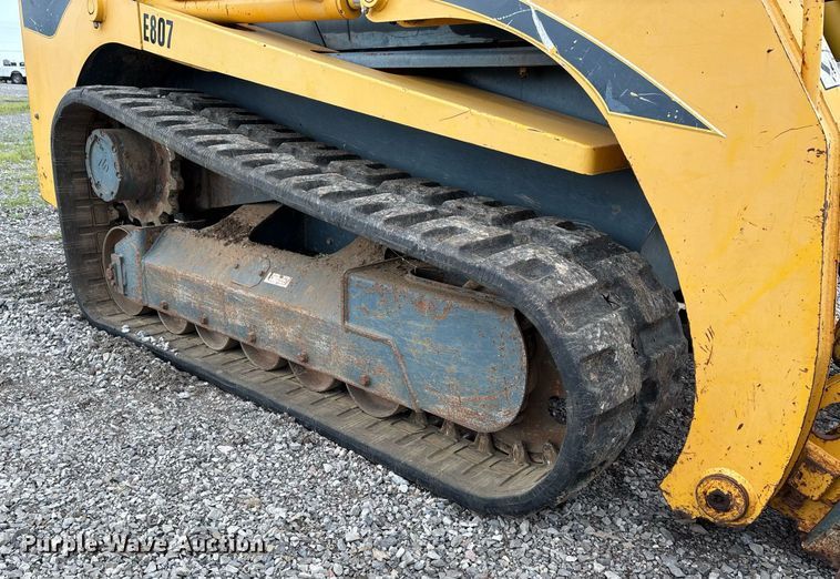 image for item DW7164 2005 Gehl CTL 80 tracked skid steer loader