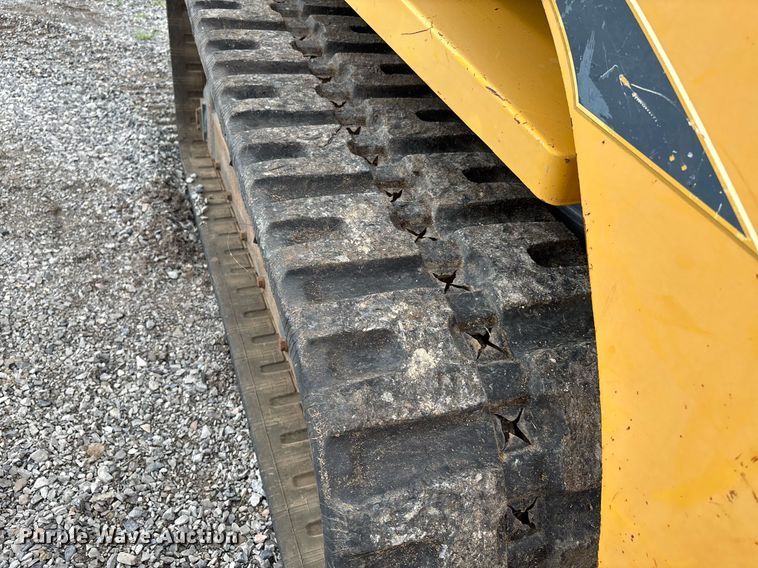 image for item DW7164 2005 Gehl CTL 80 tracked skid steer loader