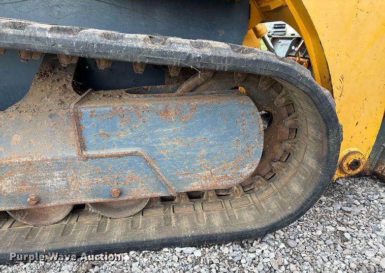 image for item DW7164 2005 Gehl CTL 80 tracked skid steer loader