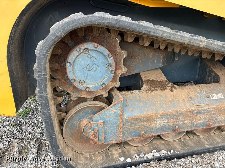 image for item DW7164 2005 Gehl CTL 80 tracked skid steer loader