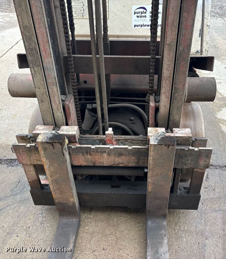 image for item DW7166 Nissan 30 forklift