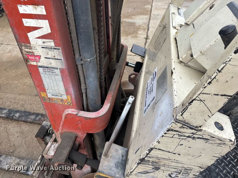 image for item DW7166 Nissan 30 forklift