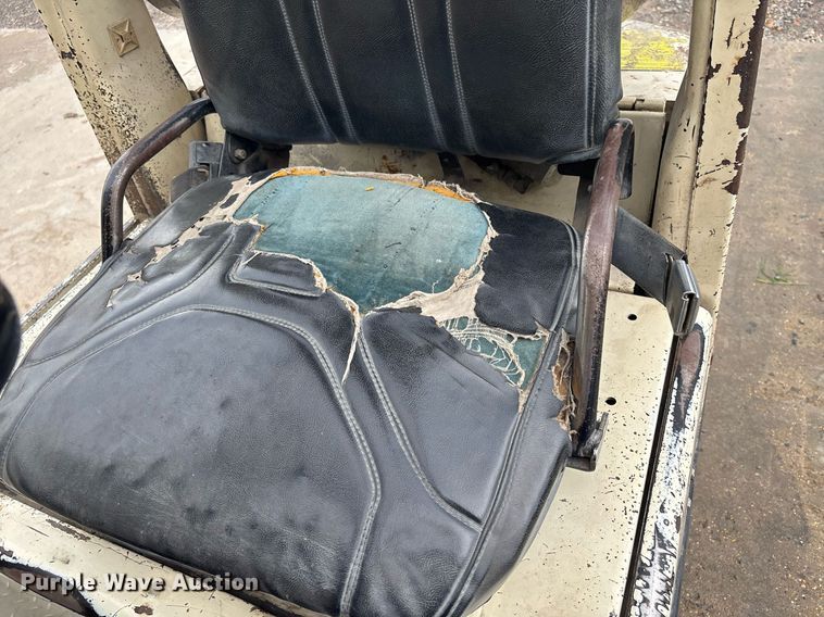 image for item DW7166 Nissan 30 forklift