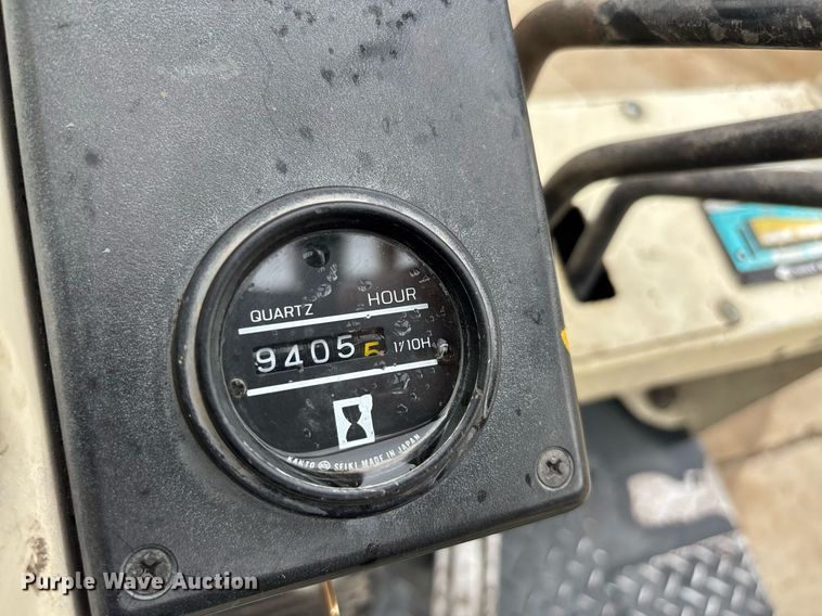 image for item DW7166 Nissan 30 forklift