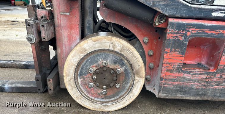 image for item DW7166 Nissan 30 forklift