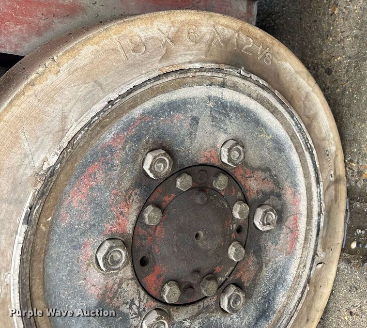 image for item DW7166 Nissan 30 forklift