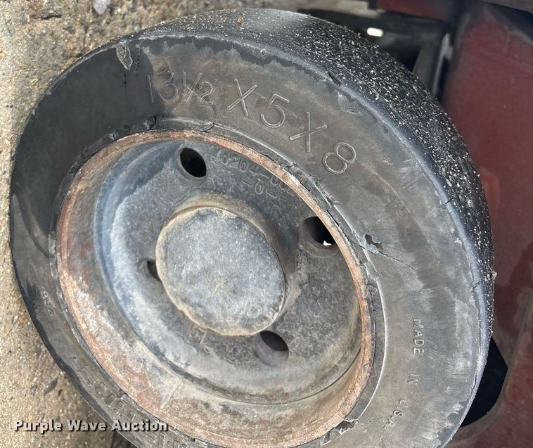 image for item DW7166 Nissan 30 forklift