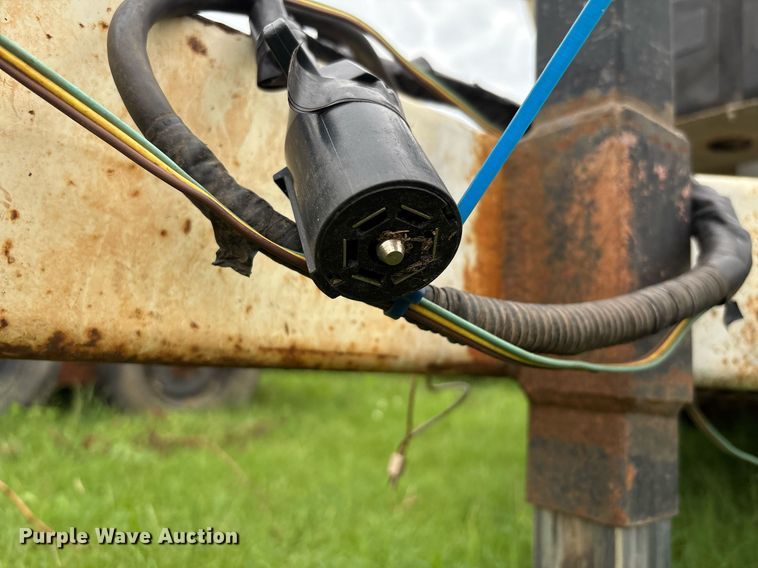 image for item DW7178 2015 Larson 5620 reel trailer