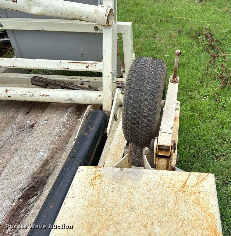 image for item DW7178 2015 Larson 5620 reel trailer