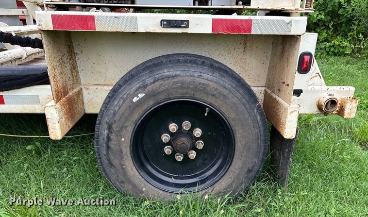 image for item DW7178 2015 Larson 5620 reel trailer