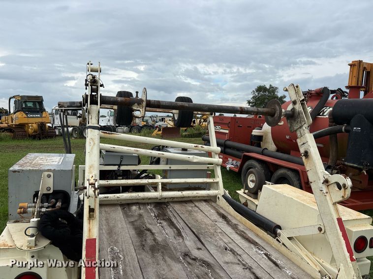 image for item DW7178 2015 Larson 5620 reel trailer