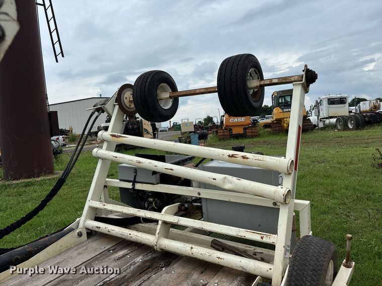image for item DW7178 2015 Larson 5620 reel trailer