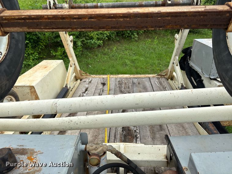 image for item DW7178 2015 Larson 5620 reel trailer