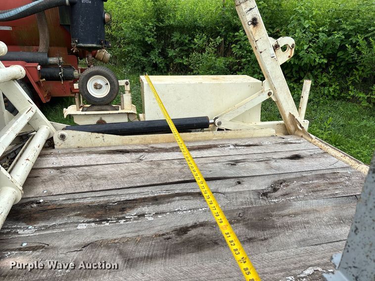 image for item DW7178 2015 Larson 5620 reel trailer