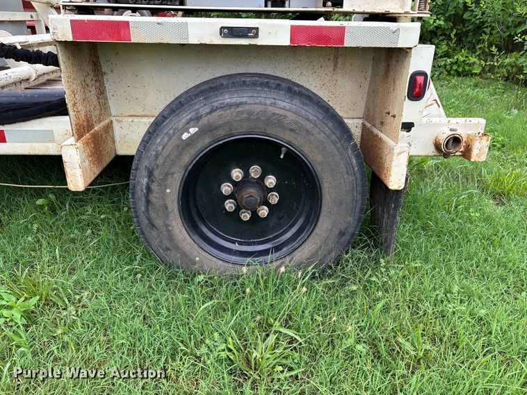 image for item DW7178 2015 Larson 5620 reel trailer