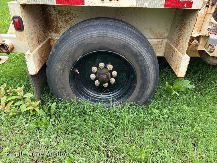 image for item DW7178 2015 Larson 5620 reel trailer