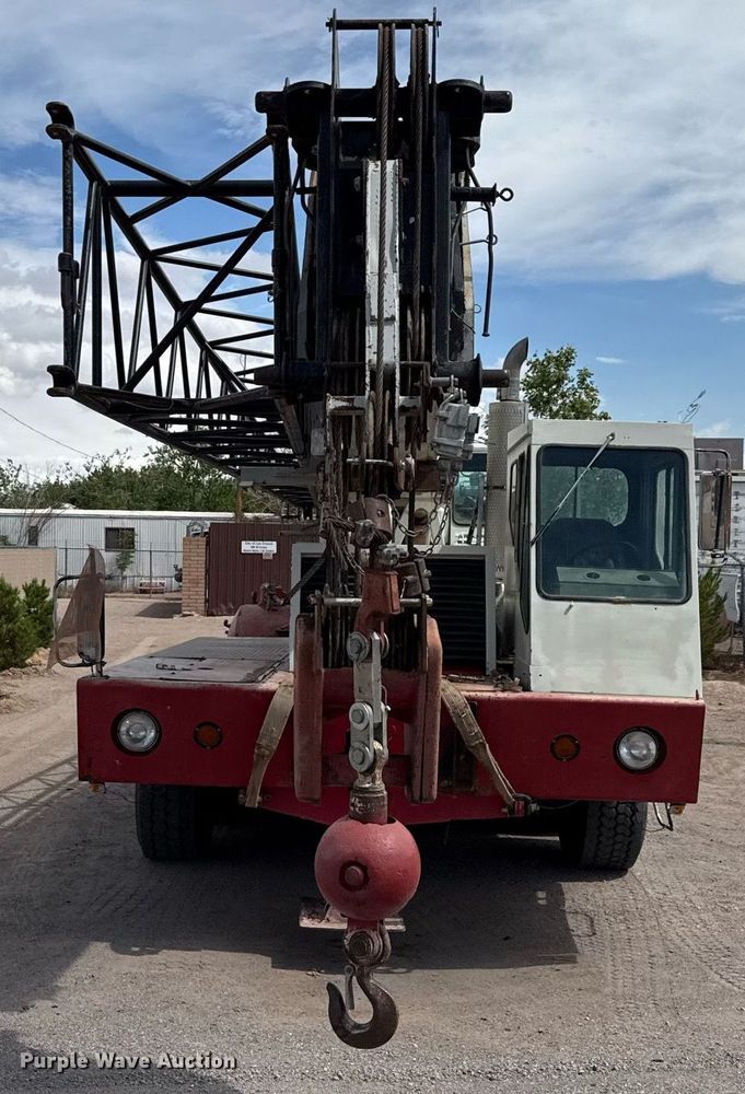 image for item DX5591 1981 FMC Link-Belt HTC-1040 crane