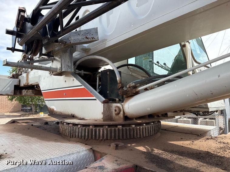 image for item DX5591 1981 FMC Link-Belt HTC-1040 crane