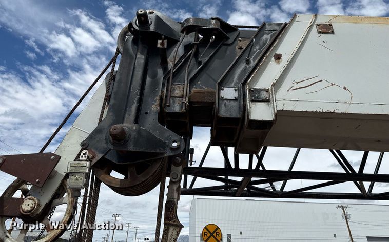 image for item DX5591 1981 FMC Link-Belt HTC-1040 crane