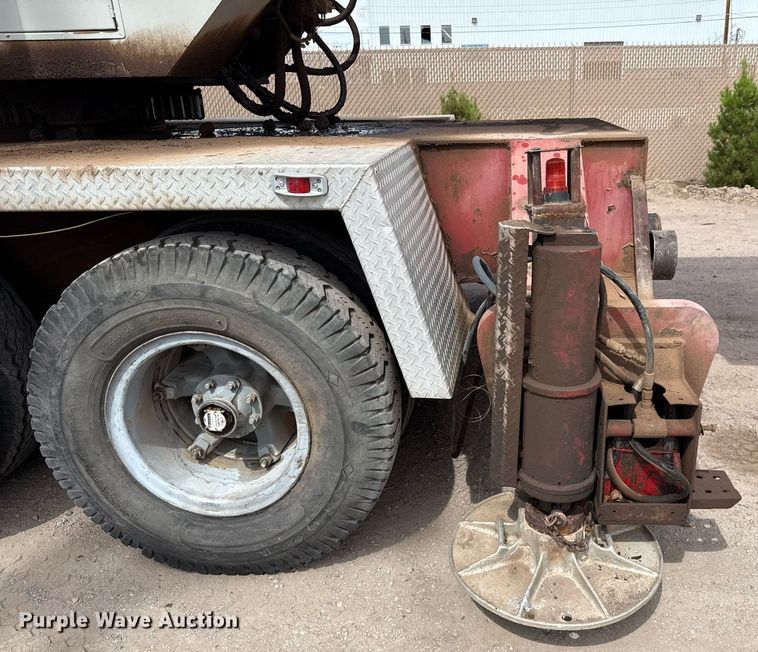 image for item DX5591 1981 FMC Link-Belt HTC-1040 crane