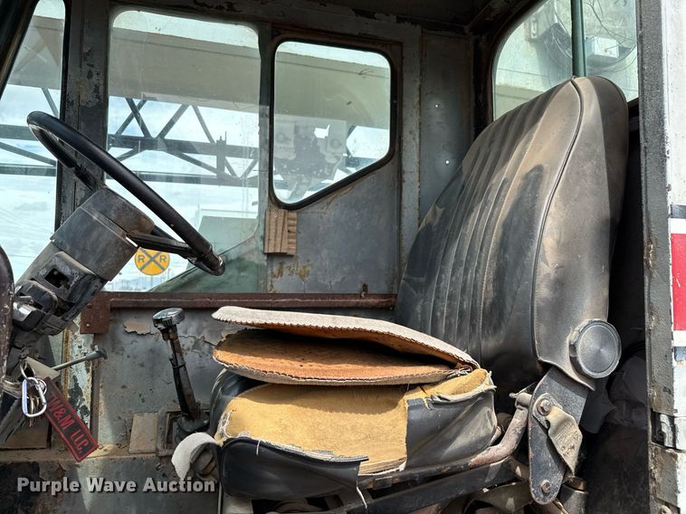 image for item DX5591 1981 FMC Link-Belt HTC-1040 crane