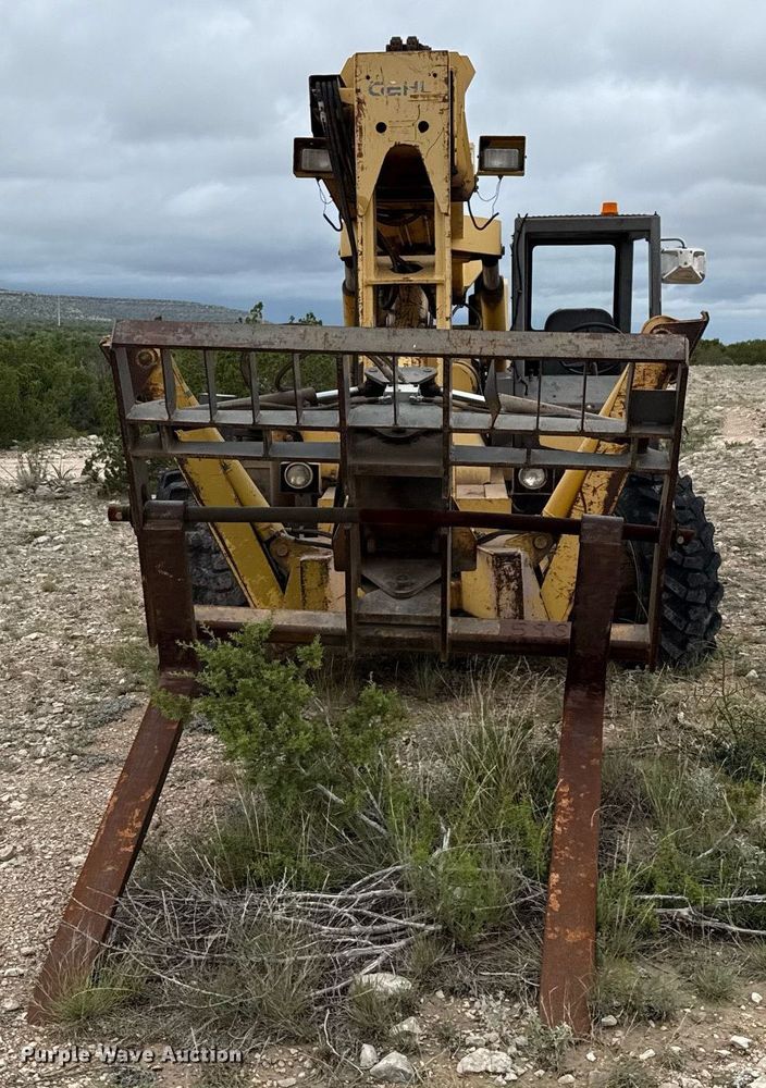image for item DX5607 1993 Gehl 1083 telehandler