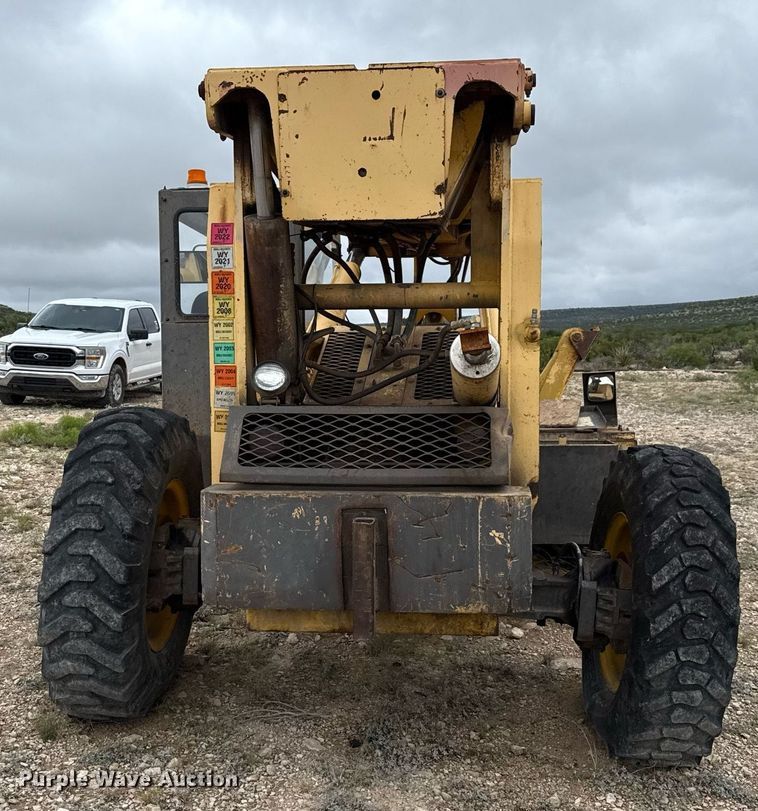 image for item DX5607 1993 Gehl 1083 telehandler
