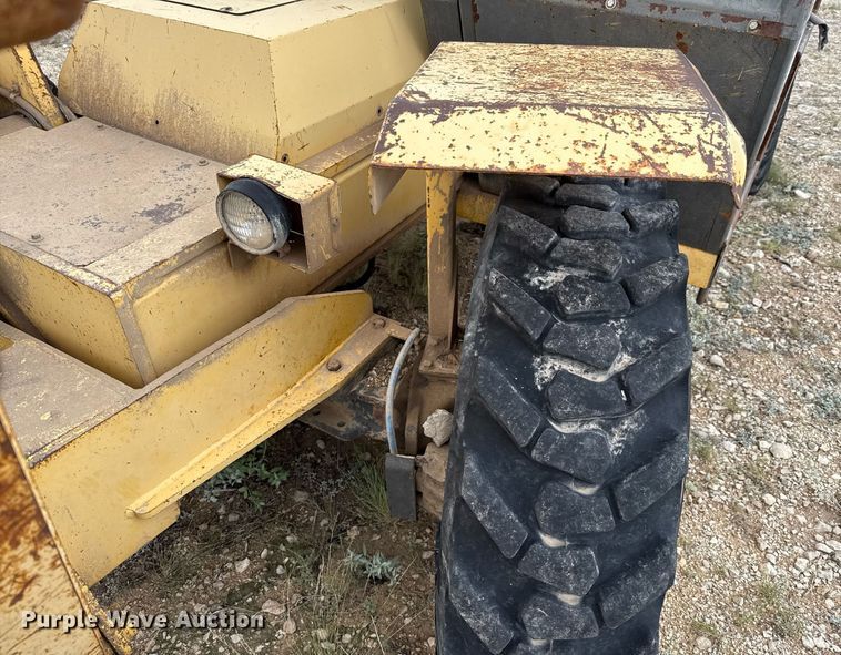 image for item DX5607 1993 Gehl 1083 telehandler