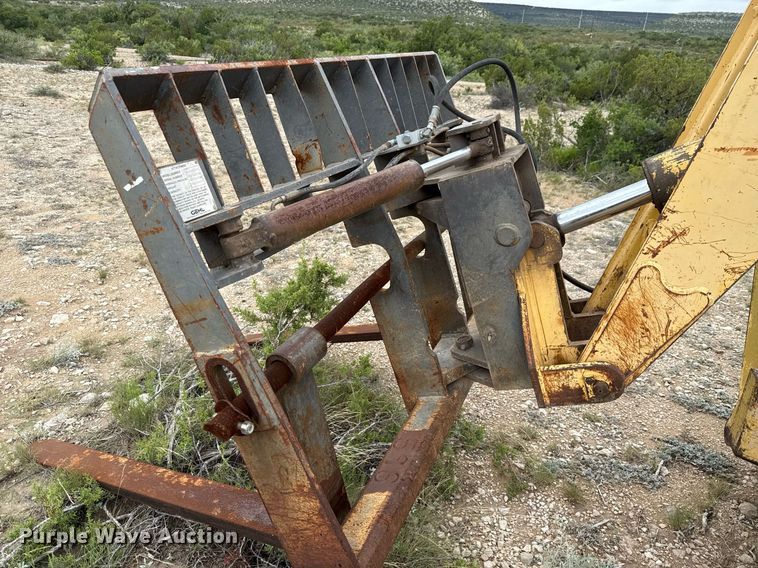 image for item DX5607 1993 Gehl 1083 telehandler