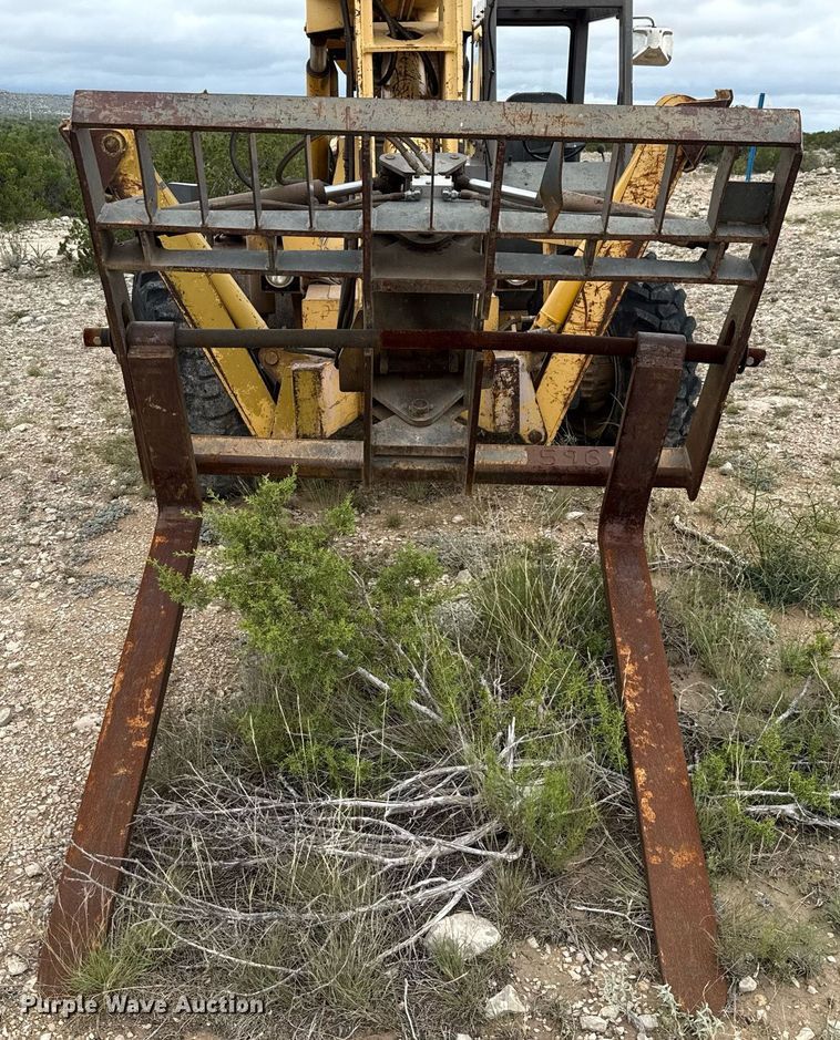 image for item DX5607 1993 Gehl 1083 telehandler