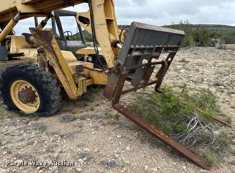 image for item DX5607 1993 Gehl 1083 telehandler