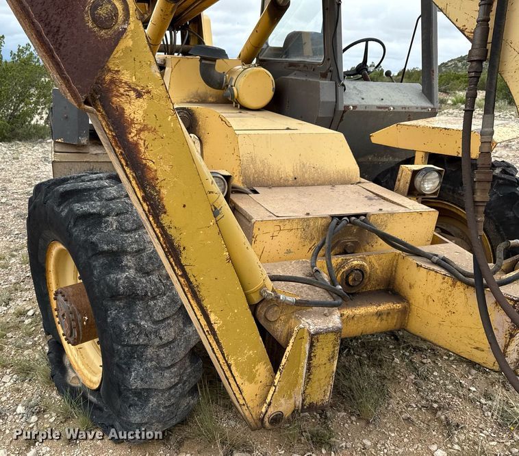 image for item DX5607 1993 Gehl 1083 telehandler