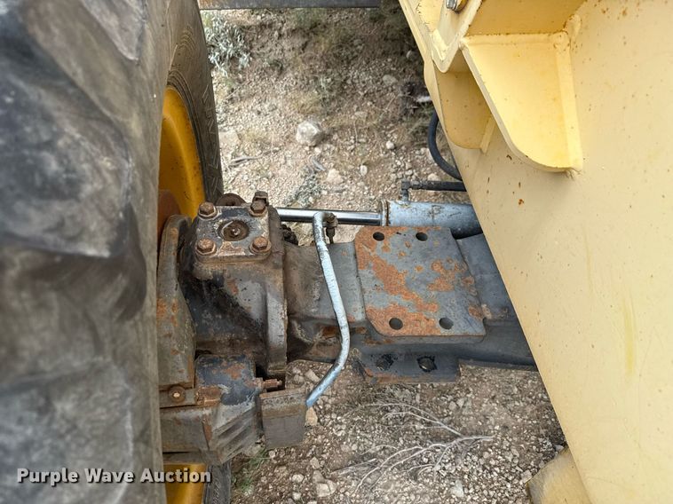 image for item DX5607 1993 Gehl 1083 telehandler