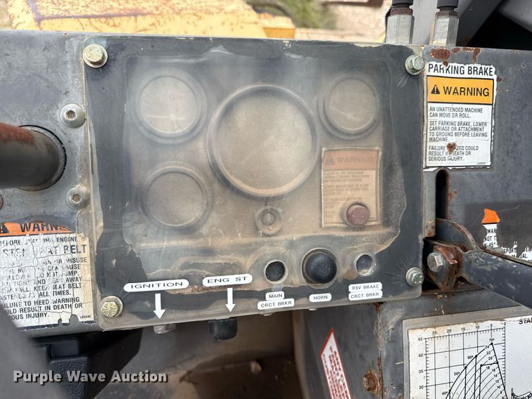 image for item DX5607 1993 Gehl 1083 telehandler