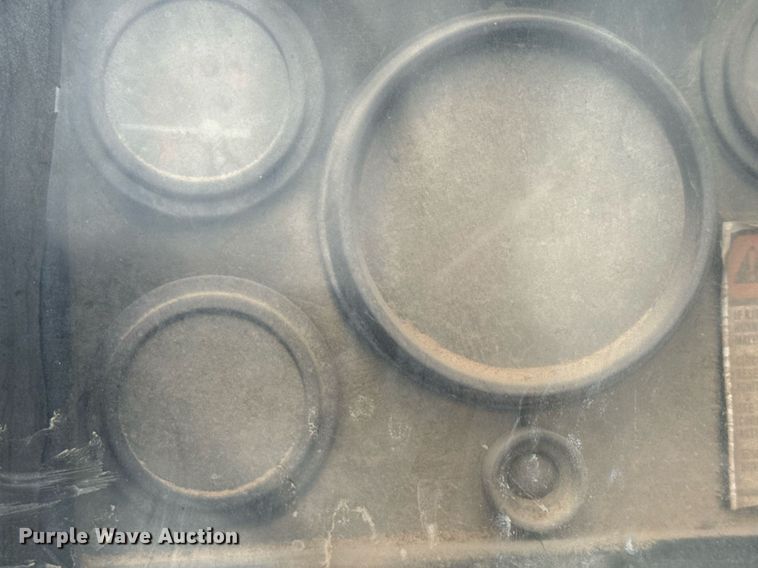 image for item DX5607 1993 Gehl 1083 telehandler