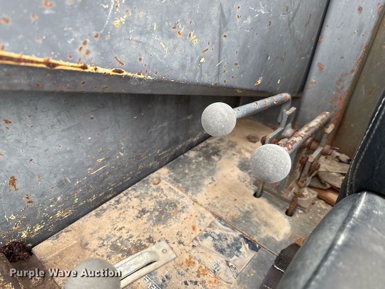 image for item DX5607 1993 Gehl 1083 telehandler