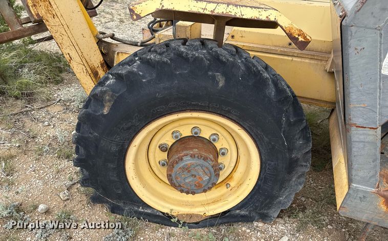 image for item DX5607 1993 Gehl 1083 telehandler