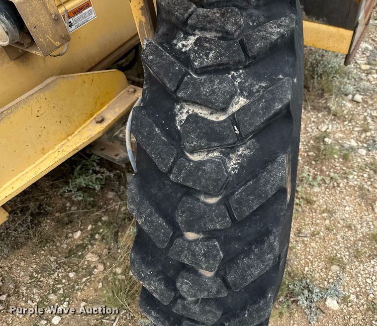 image for item DX5607 1993 Gehl 1083 telehandler