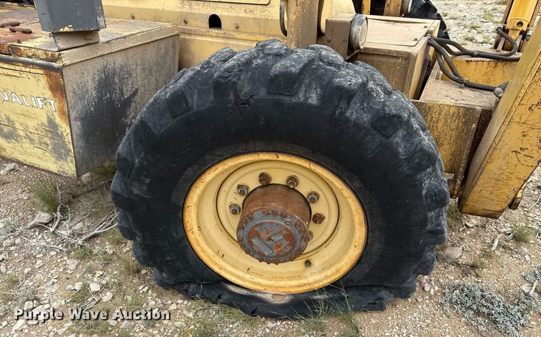 image for item DX5607 1993 Gehl 1083 telehandler