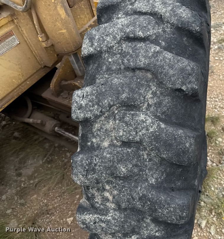 image for item DX5607 1993 Gehl 1083 telehandler