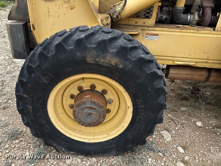 image for item DX5607 1993 Gehl 1083 telehandler