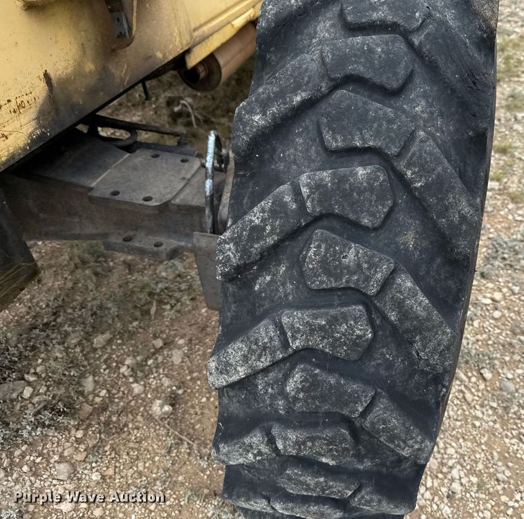 image for item DX5607 1993 Gehl 1083 telehandler