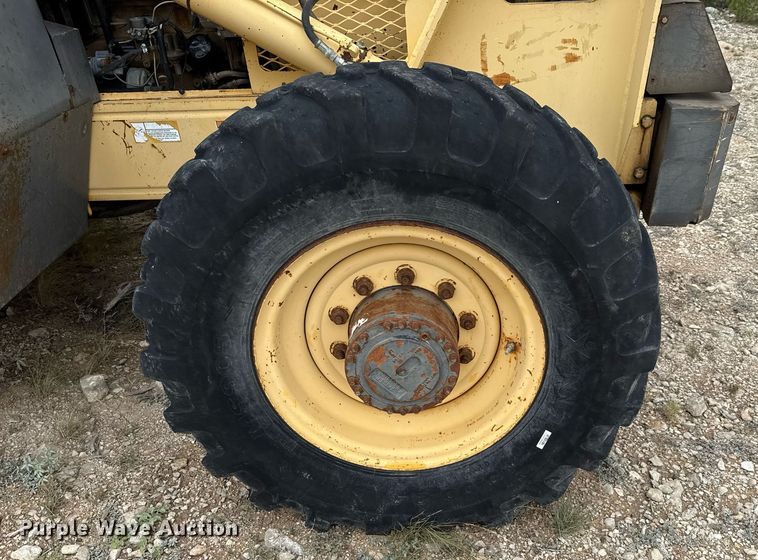 image for item DX5607 1993 Gehl 1083 telehandler