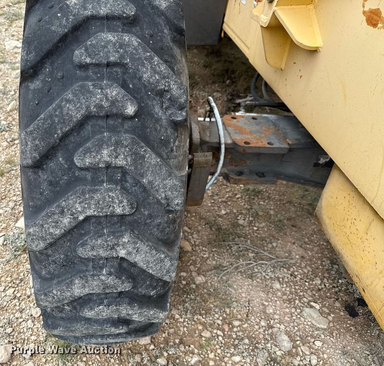 image for item DX5607 1993 Gehl 1083 telehandler