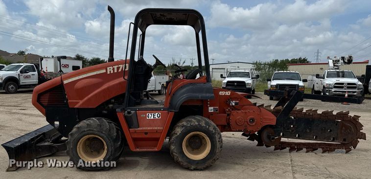 image for item DX5609 2003 Ditch Witch RT70M trencher