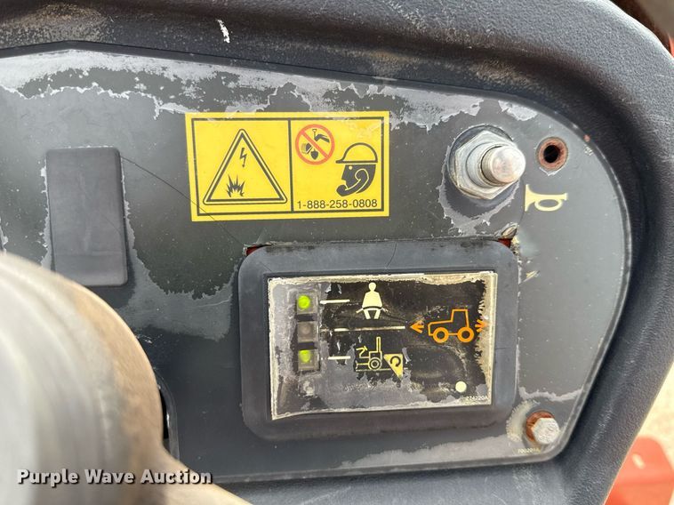 image for item DX5610 2007 Ditch Witch RT40 trencher